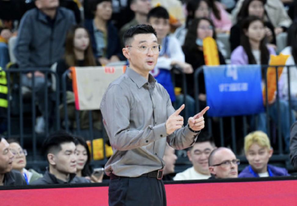 劉煒：爭取在下一場讓哈雷爾登場，今晚他會來現(xiàn)場看比賽