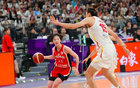 中國(guó)女籃敗北，張子宇17+9難救局！全隊(duì)情緒低落。